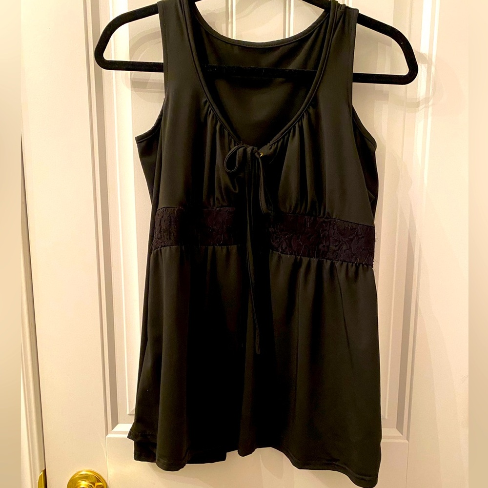 WOMEN’S XL BLACK COLD SHOULDER POLY BLEND TOP WITH FRONT TIES AND A LACE BAND